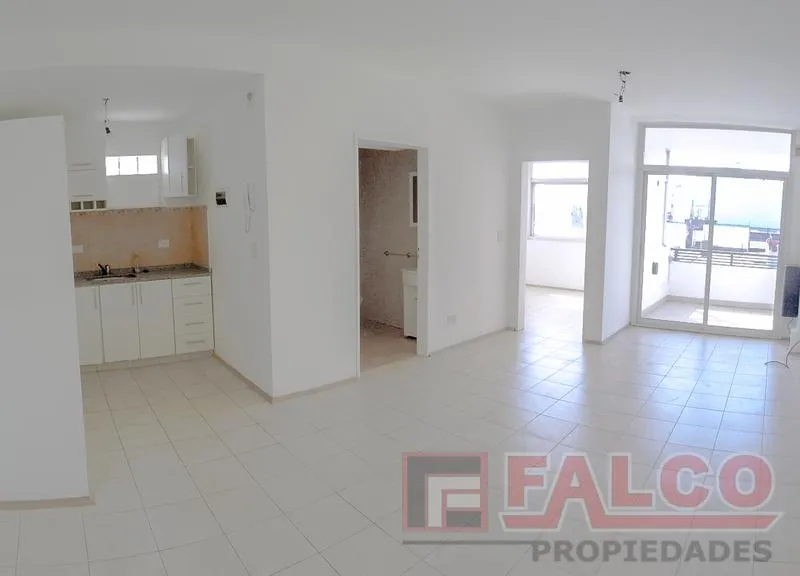 Departamento de 2 ambientes con balcón al frente en Floresta