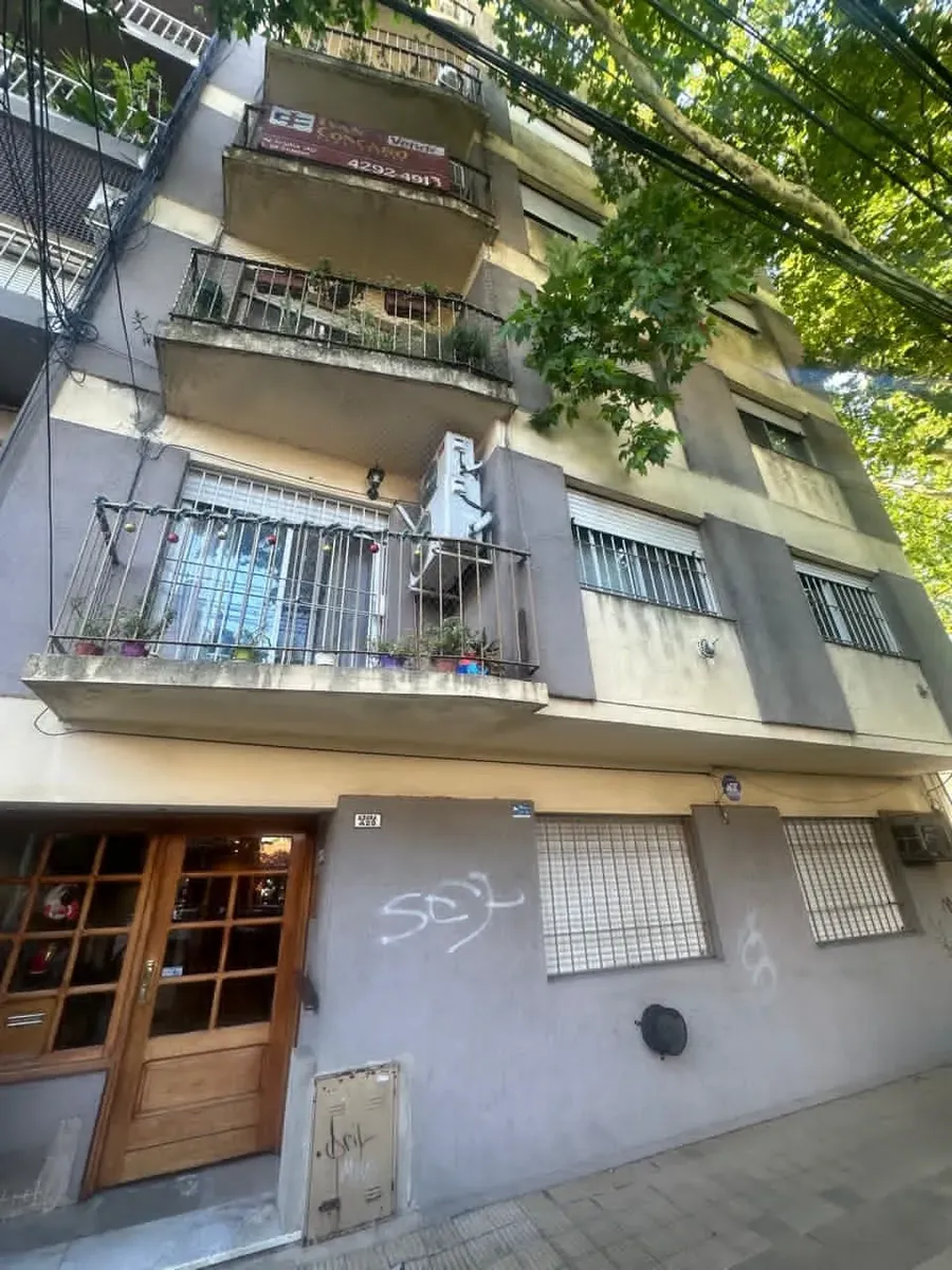 Two-room apartment in Lomas de Zamora with low building fees