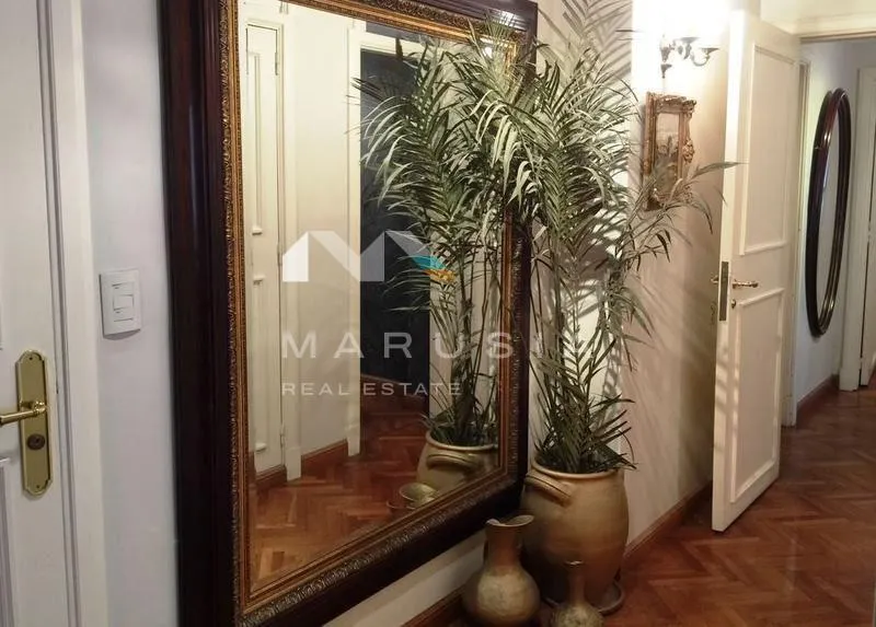 Apartamento de quatro quartos em Palermo Chico