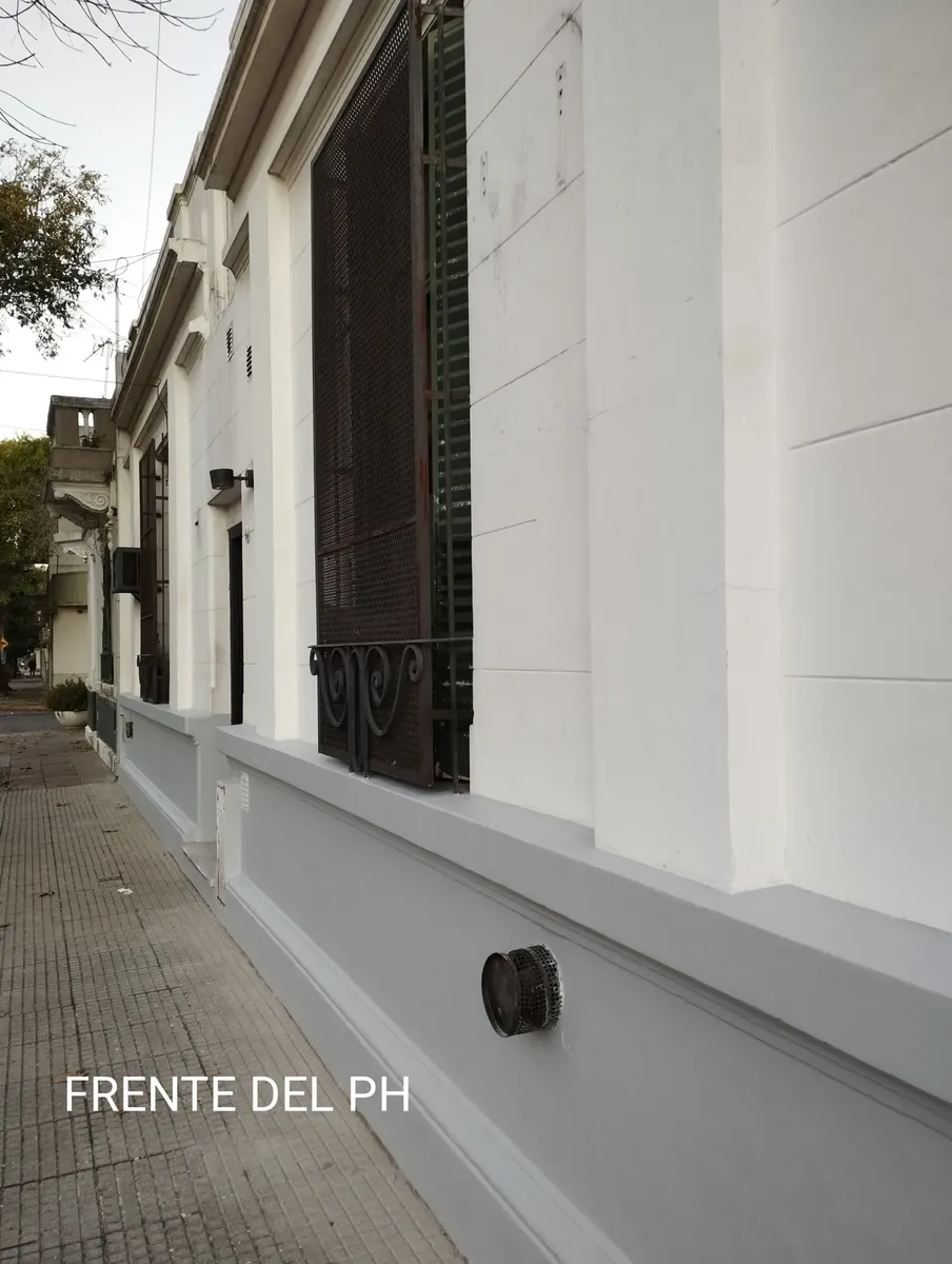 PH de 3 dormitorios al frente con patio y azotea en Nueva Pompeya