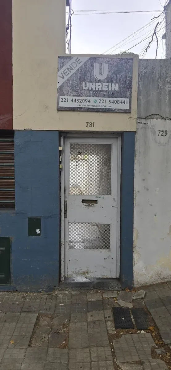 Departamento de 2 dormitorios en planta baja por pasillo en La Plata