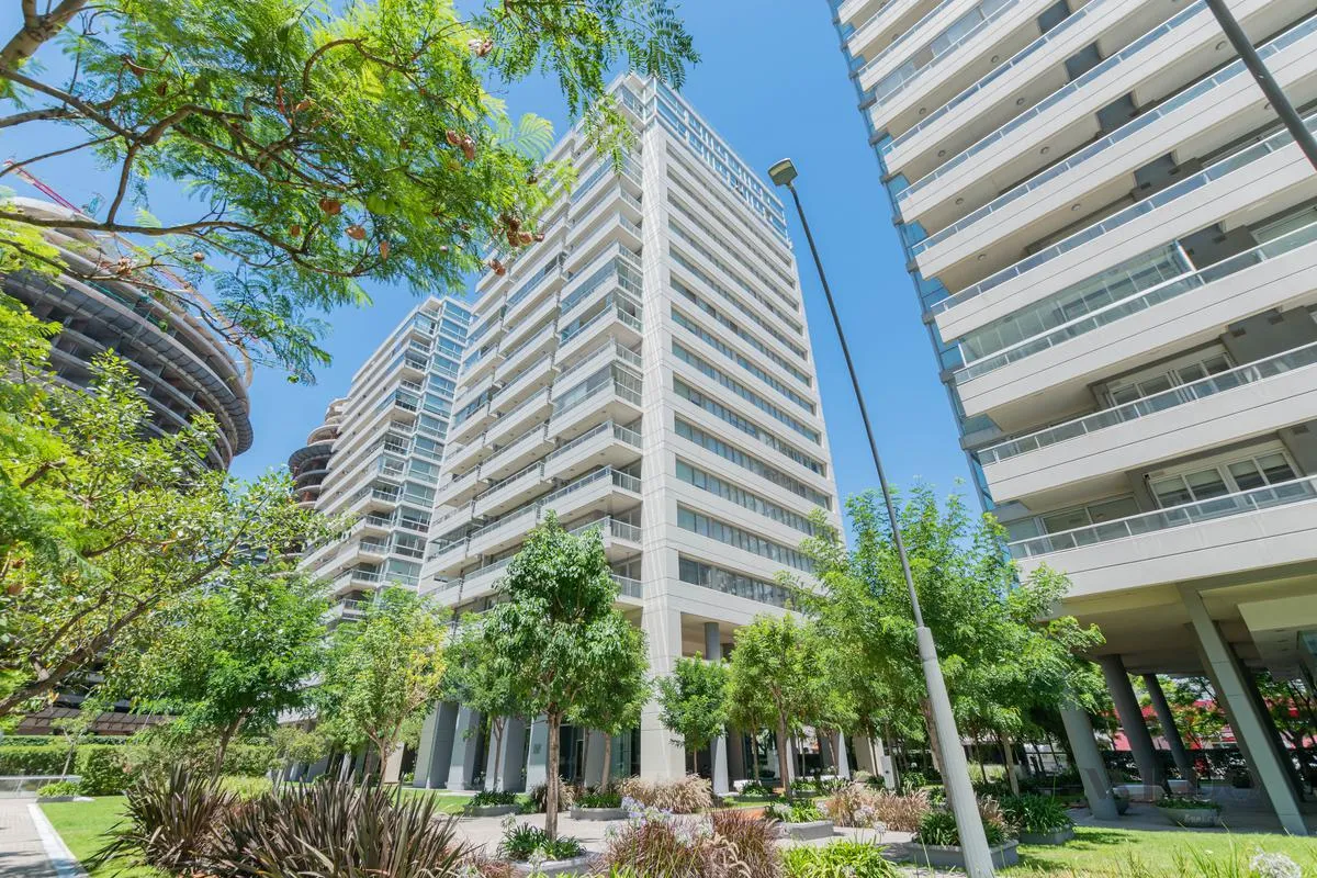 Two-room apartment with parking and storage in Vicente López
