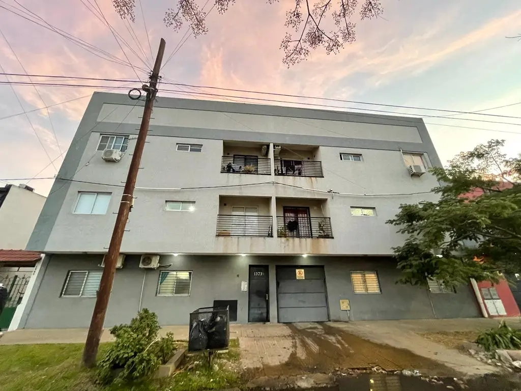 Departamento de 3 ambientes con cochera en Los Hornos, La Plata