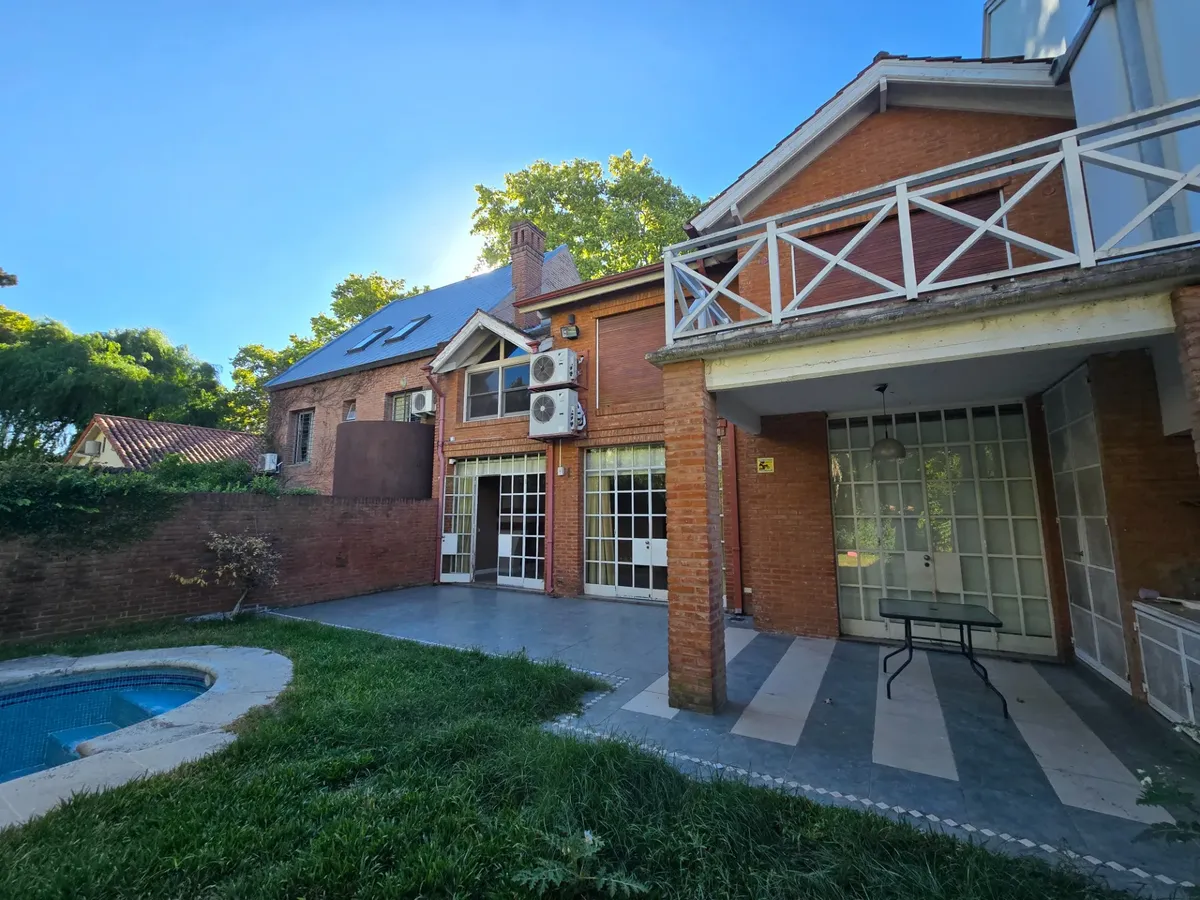 Четырёхкомнатный дом в Beccar (San Isidro) с садом и бассейном