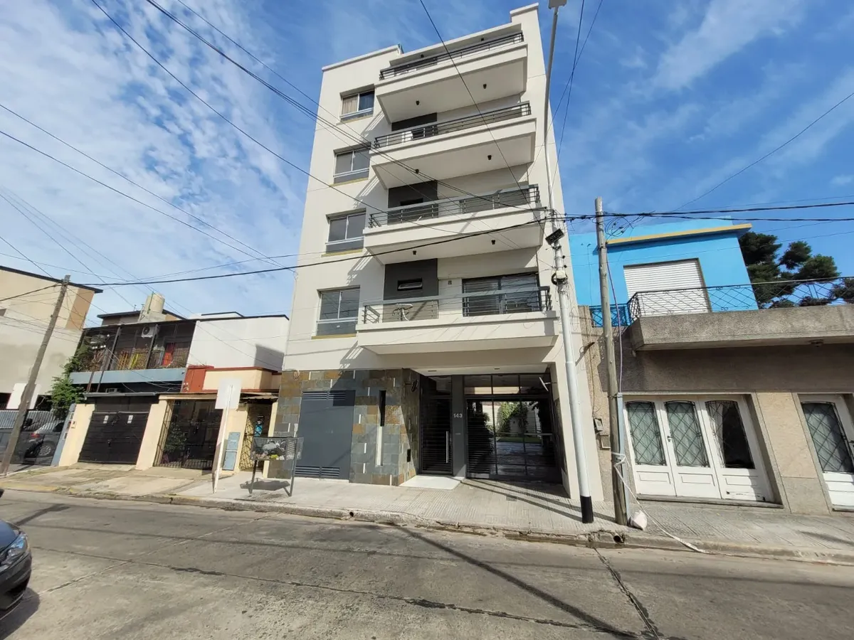 Departamento de 2 ambientes al frente con balcón en Wilde, Avellaneda