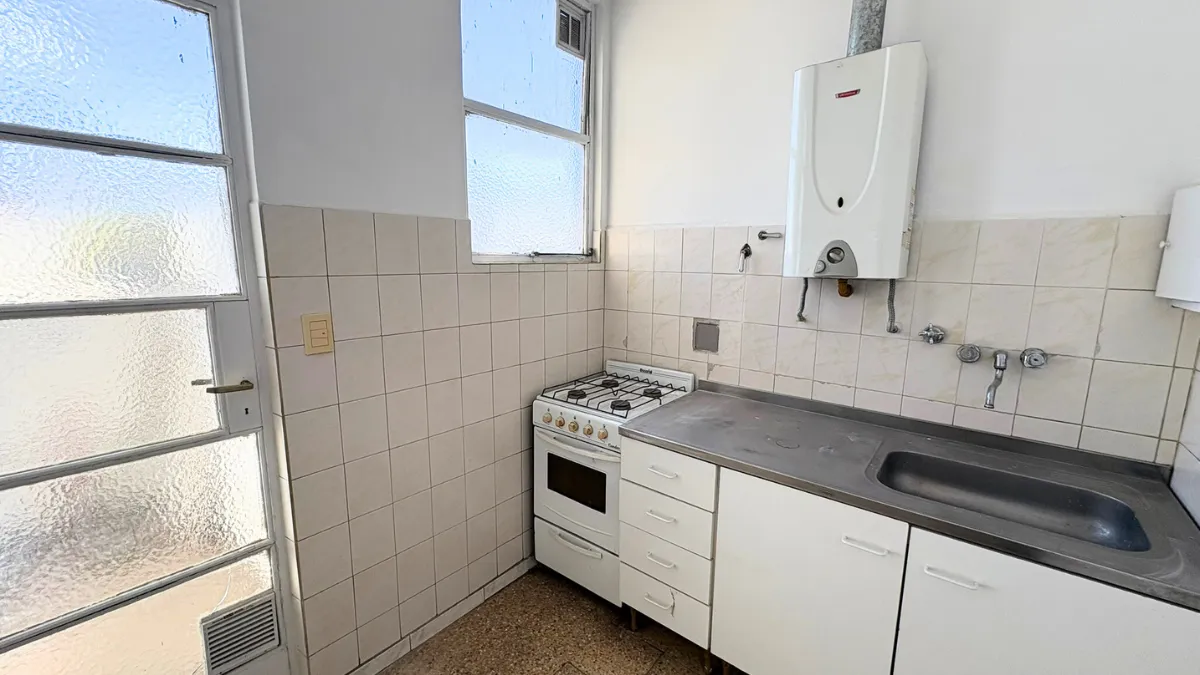 Three-room apartment with laundry in San Telmo