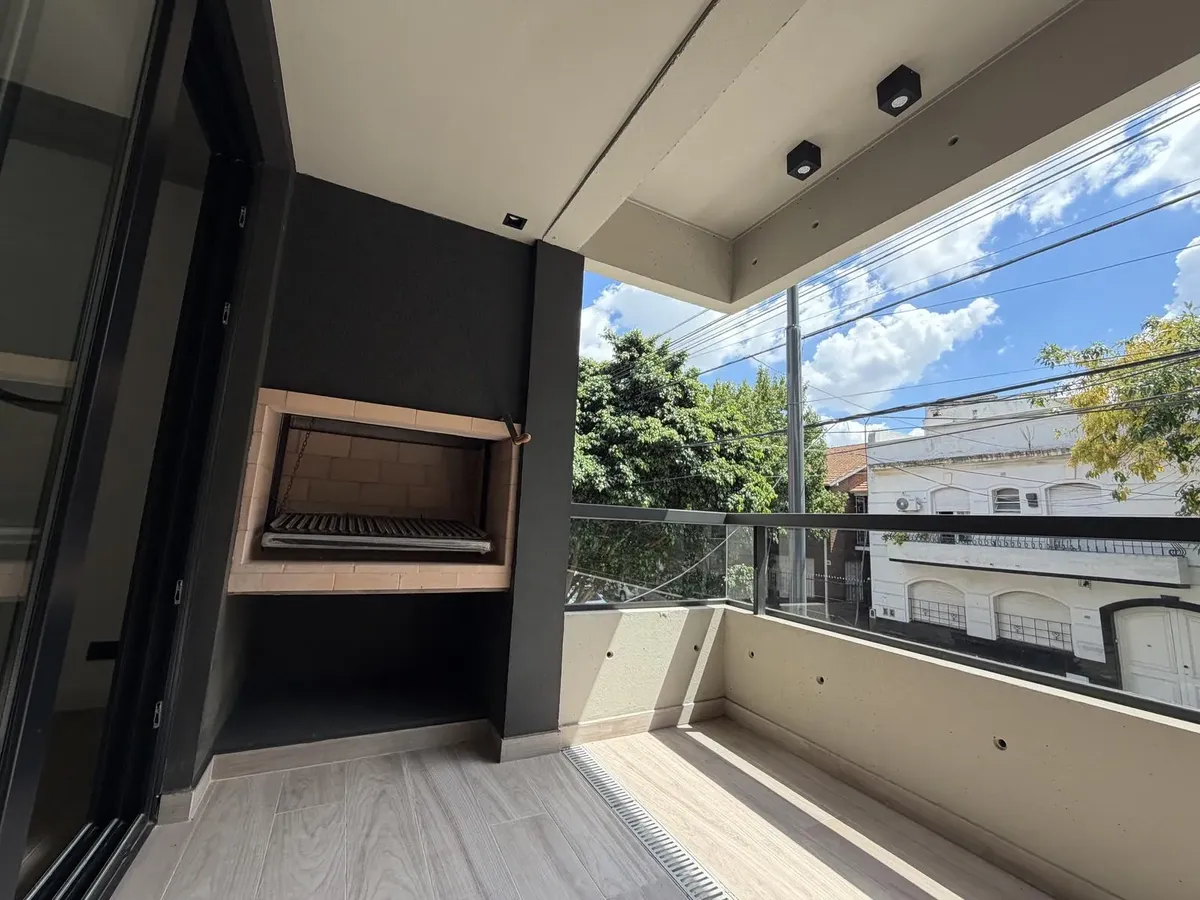 Departamento de 3 ambientes con cochera en Coghlan