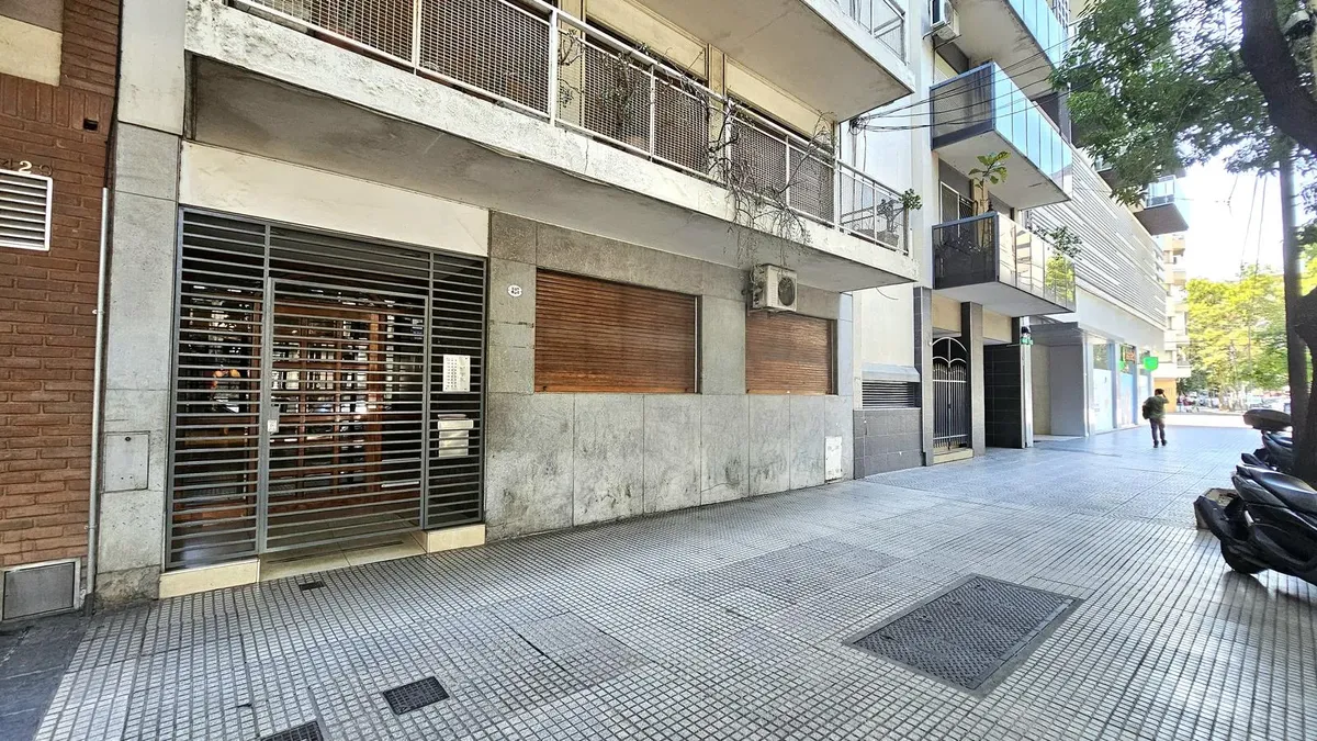 Apartamento de dois ambientes com varanda lateral em Caballito