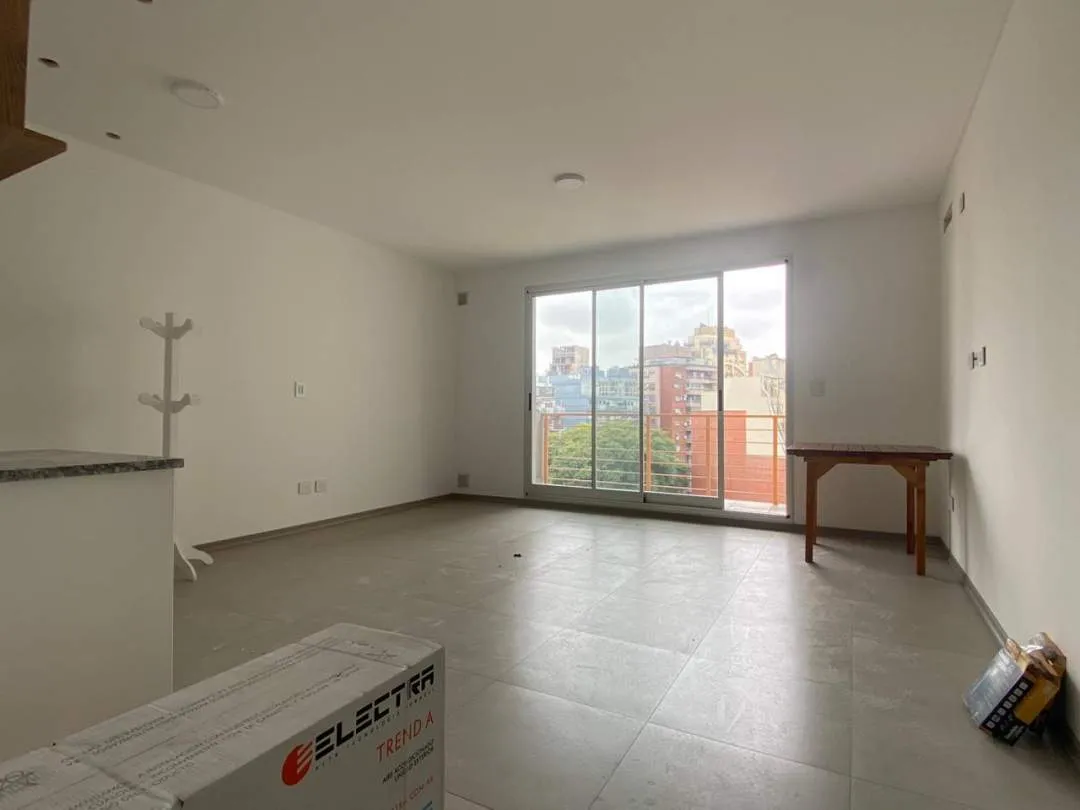 Monoambiente con balcón y SUM en Caballito