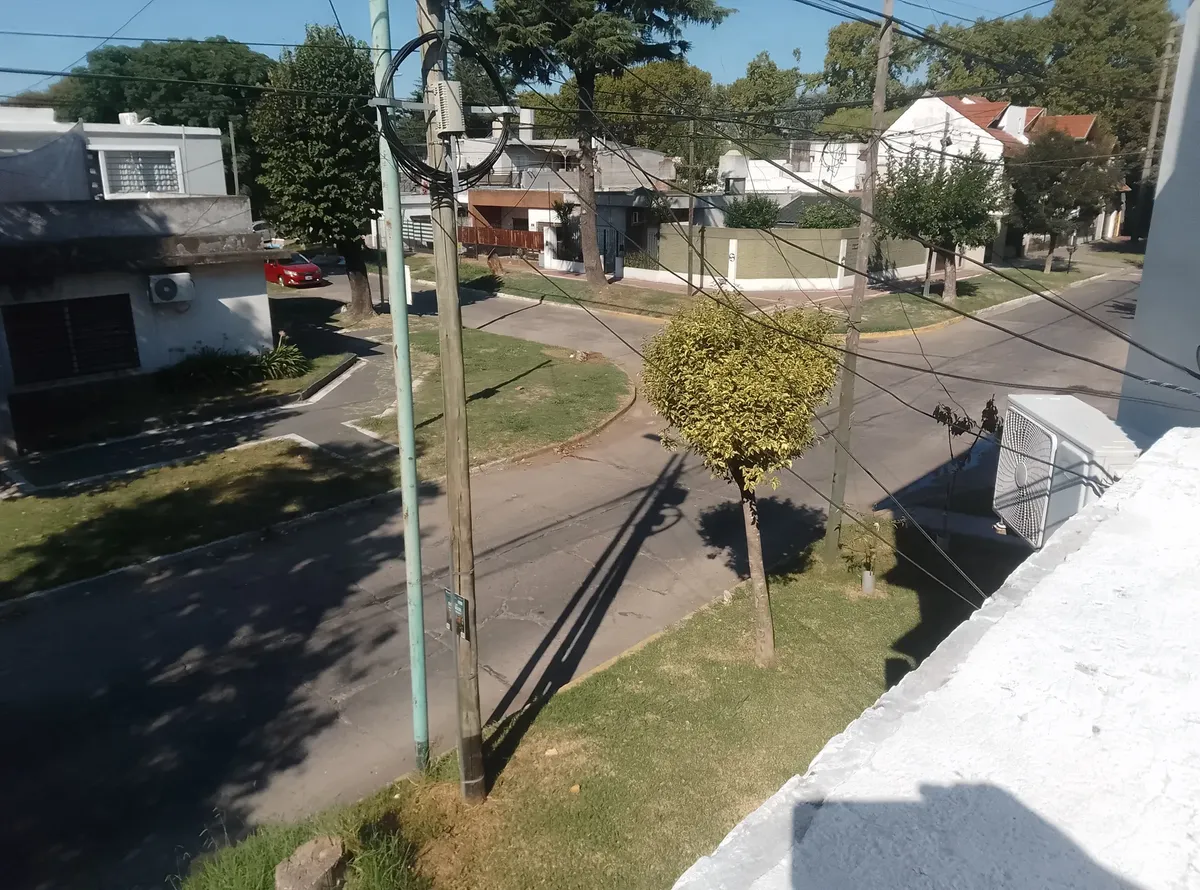 Apartamento no térreo com entrada independente e terraço em Lomas de Zamora
