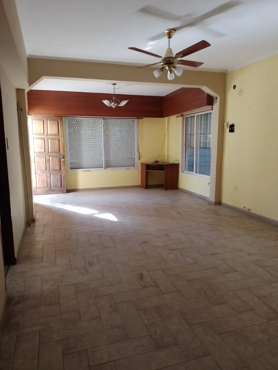 Apartamento de 3 dormitórios com pátio e área de churrasco em Hurlingham