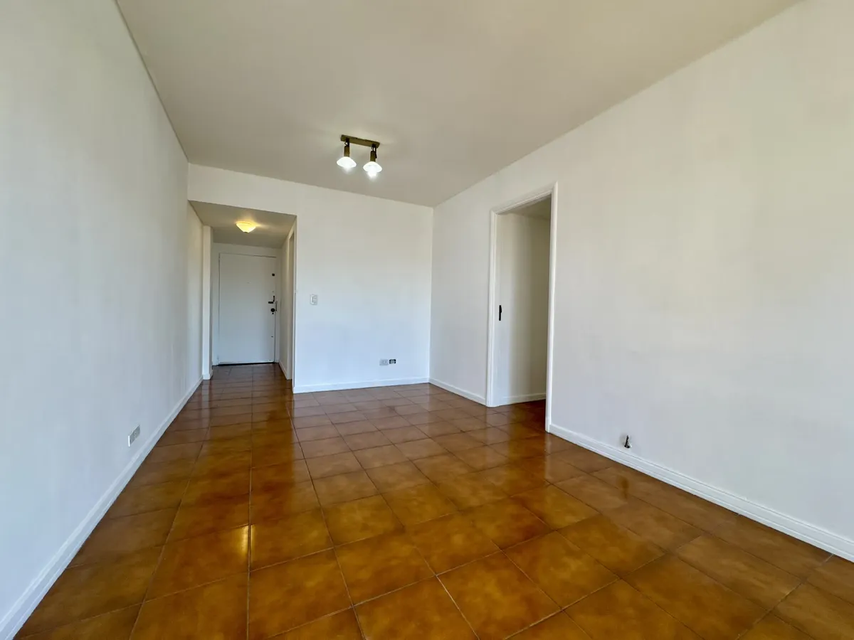 Departamento de 3 ambientes con balcón en Liniers