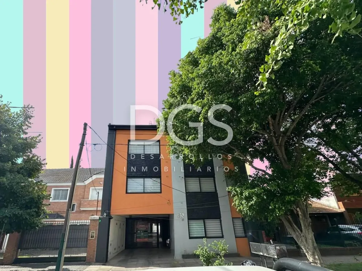 Monoambiente con cochera en Banfield Este