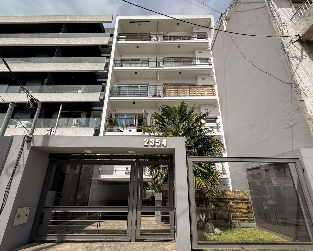 Departamento de 2 ambientes con cochera y patio en alquiler en Castelar