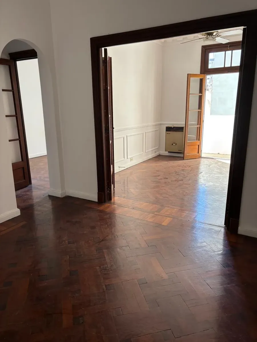 Apartamento de quatro ambientes em Balvanera