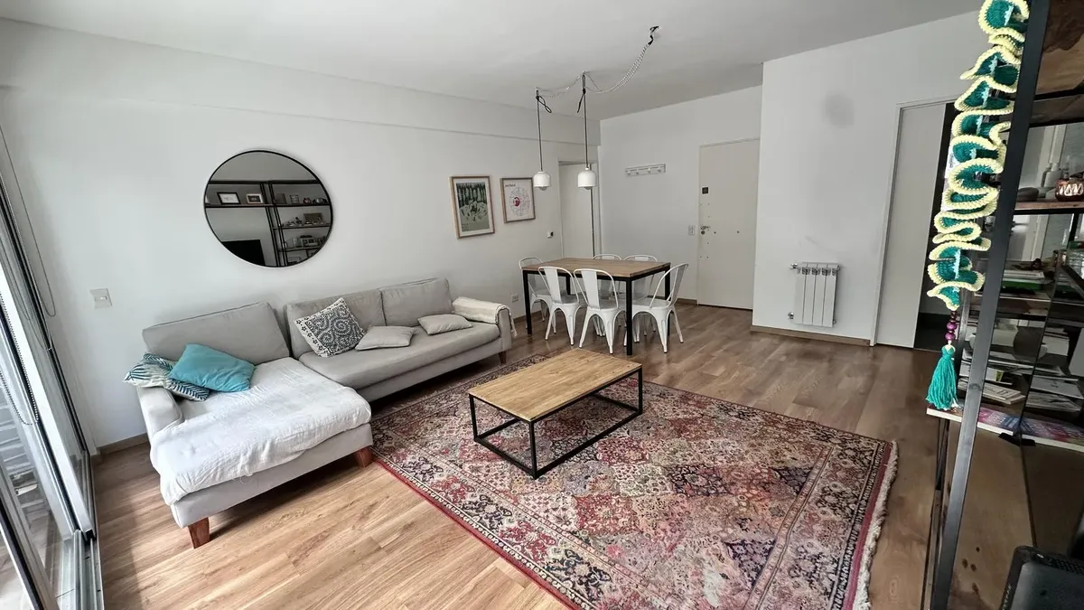 Apartamento de três ambientes com varanda em Palermo