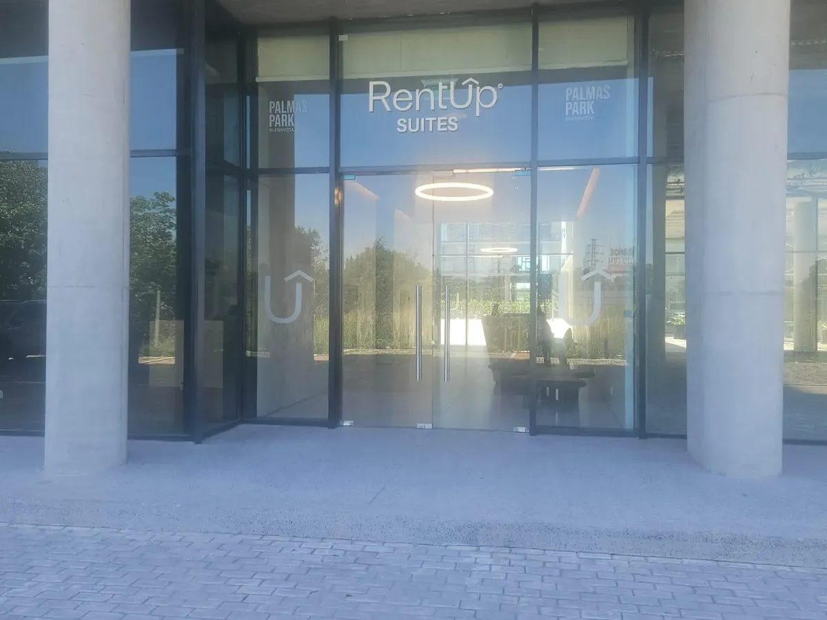 Furnished studio apartment in Victoria