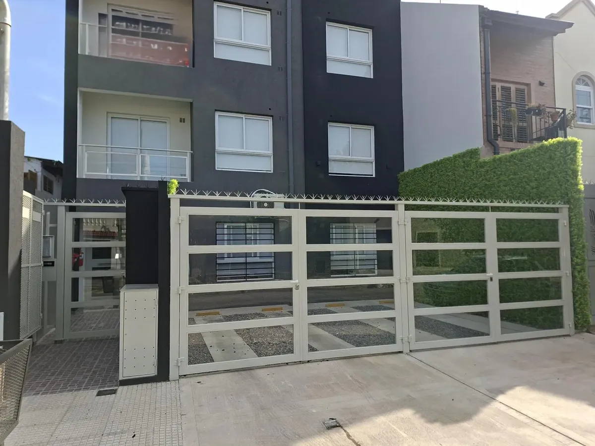 Two-room apartment with private terrace in Villa Luzuriaga