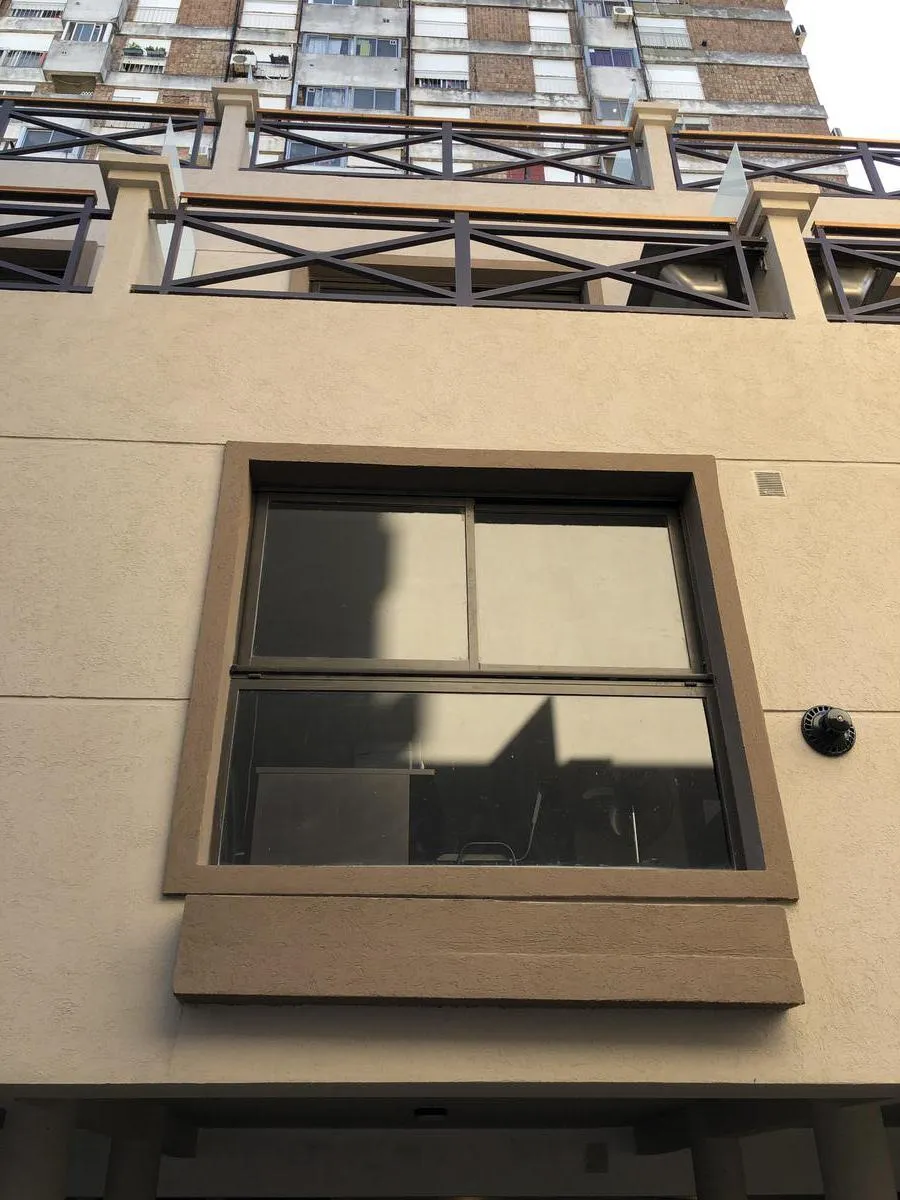 Departamento dúplex tipo PH con cochera en Floresta