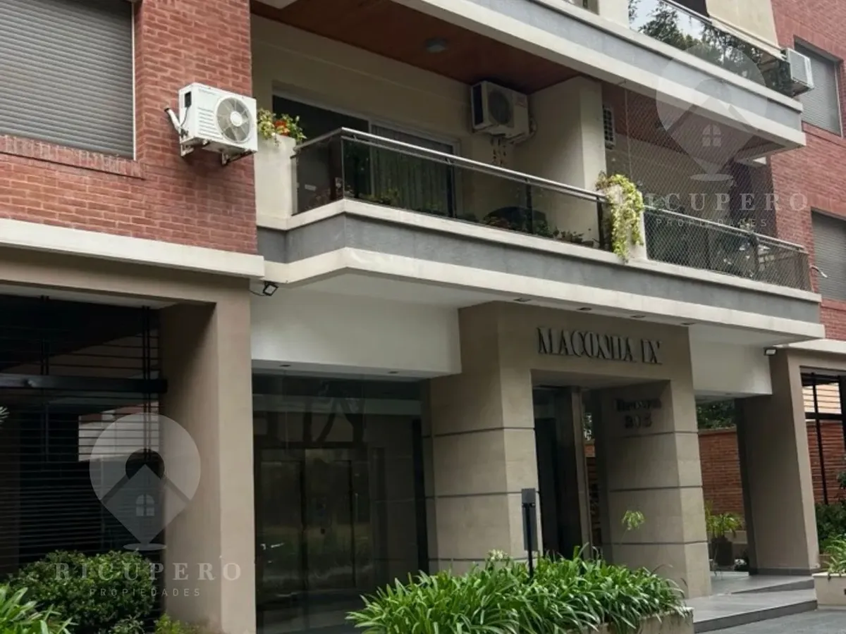 Трёхкомнатная квартира с 2 спальнями, балконом и парковкой в Quilmes