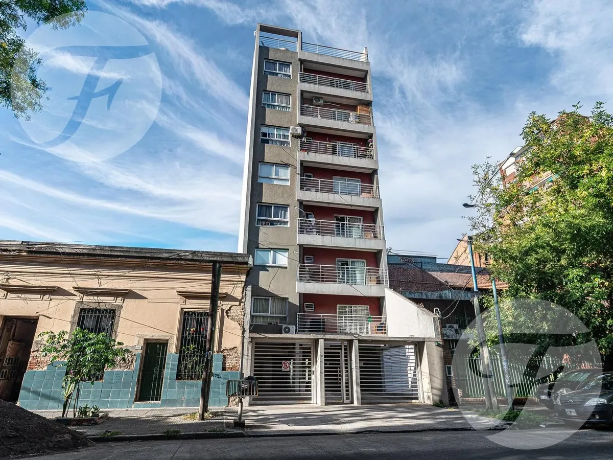 Studio apartment with parking in Morón Sur