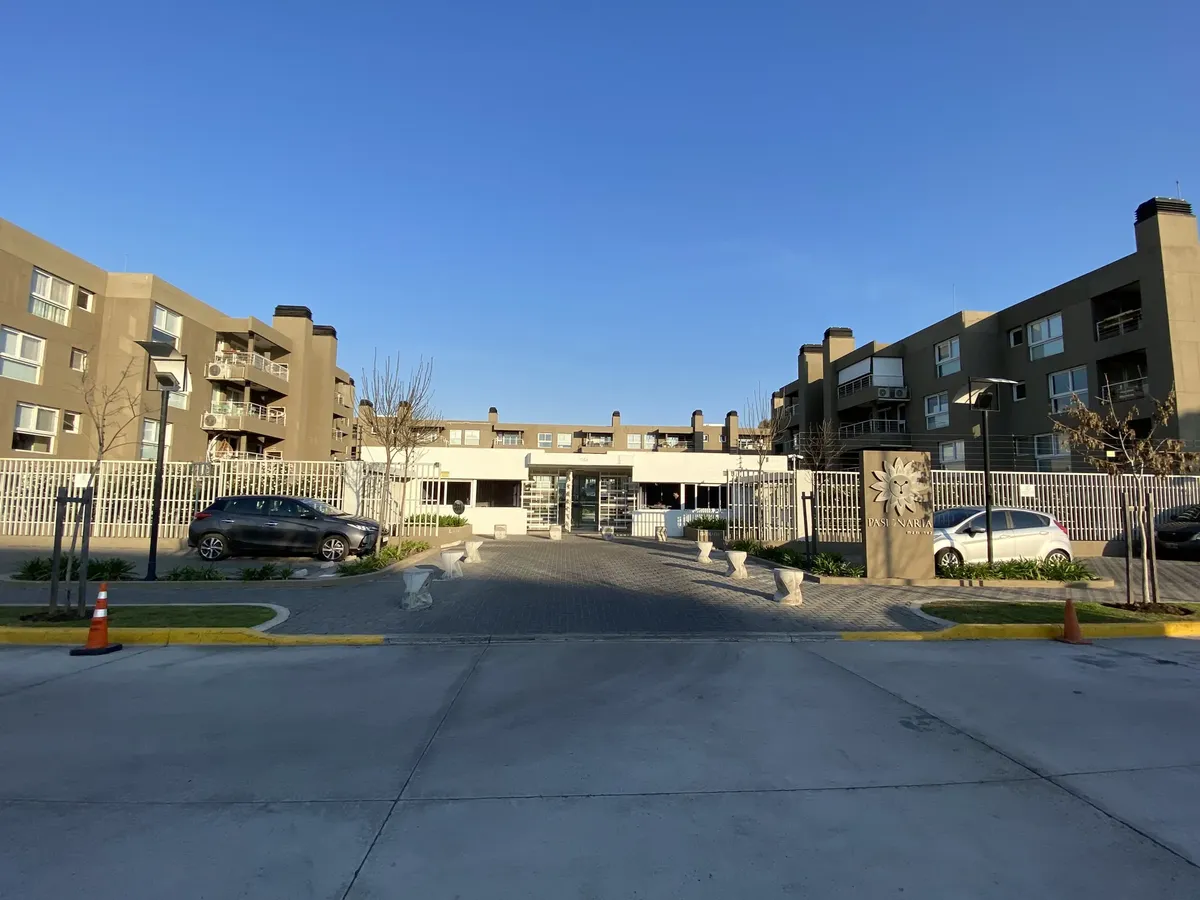 Apartamento de três ambientes com 2 dormitórios em Martínez, com garagem, baulera e amenities