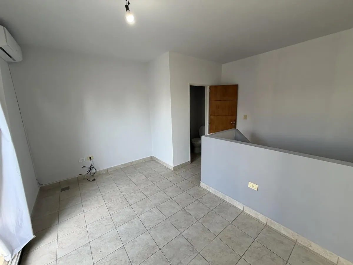 Трёхуровневая квартира с 2 спальнями и террасой в Vicente López