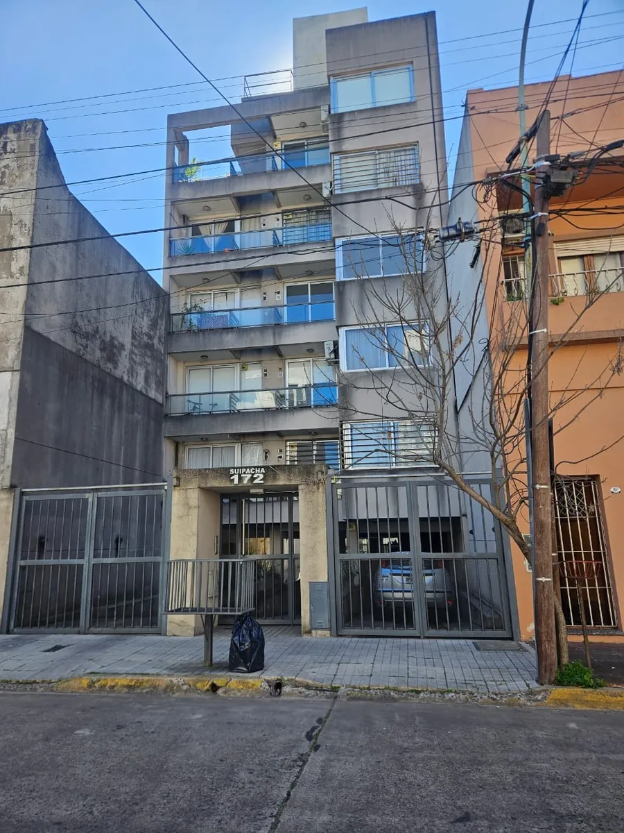 Квартира с двумя комнатами в Haedo, Morón