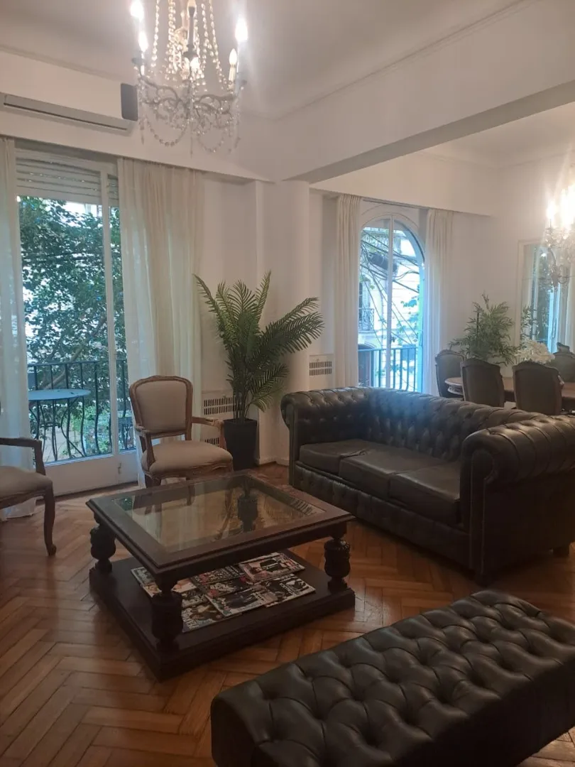 Three-room furnished apartment with 3 bedrooms in Recoleta