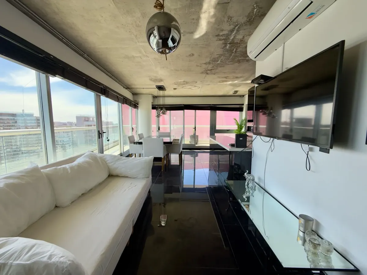 Apartamento dúplex de 2 dormitórios mobiliado em Olivos