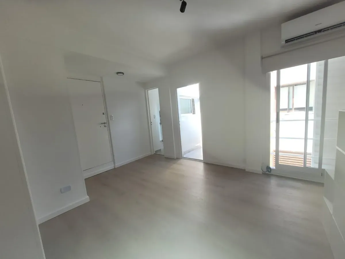 Kitnet (monoambiente) com varanda lateral e vista aberta em Chacarita