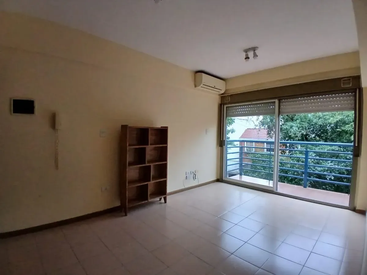 Departamento de 2 ambientes al frente en Almagro