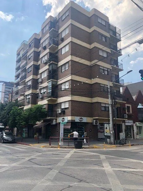 Apartamento de 2 ambientes com varanda em Lanús Oeste