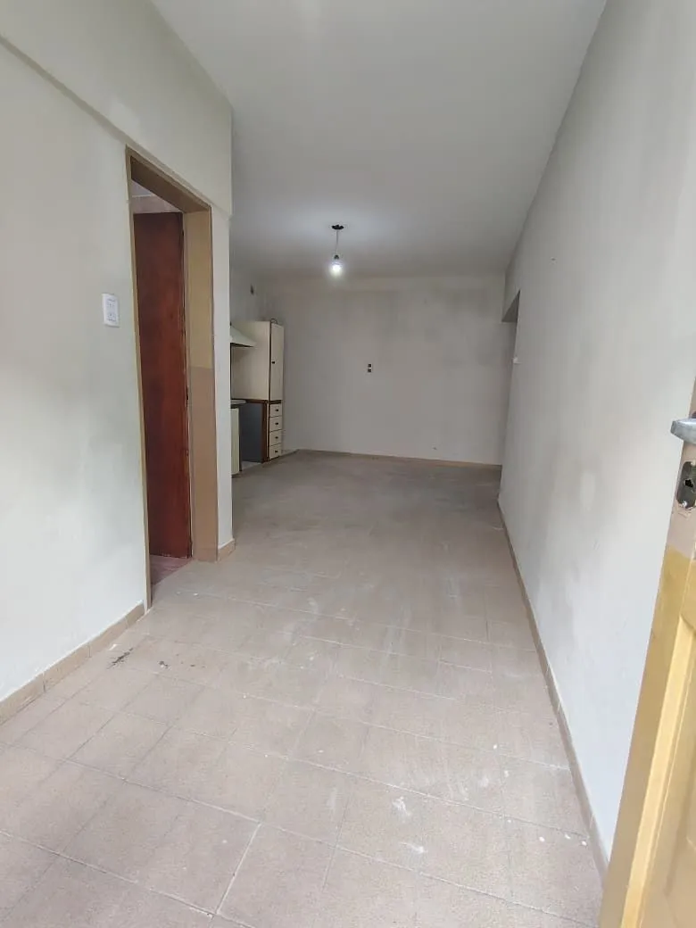 Apartamento de três ambientes de passagem em Lanús Oeste