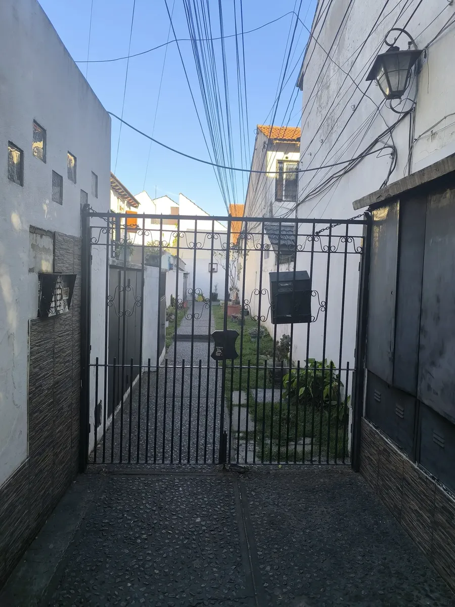 Duplex interno de 2 ambientes em Haedo, a 10 quadras da Estación de Trenes