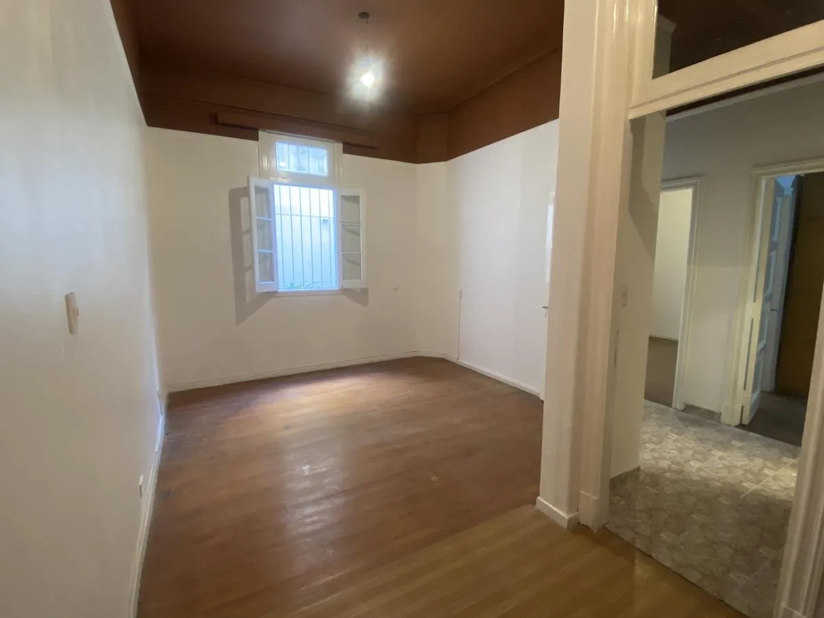 PH de três ambientes de fundos em Caballito