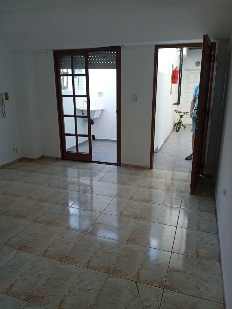 Apartamento de 2 ambientes tipo PH no 2º andar em Ramos Mejía