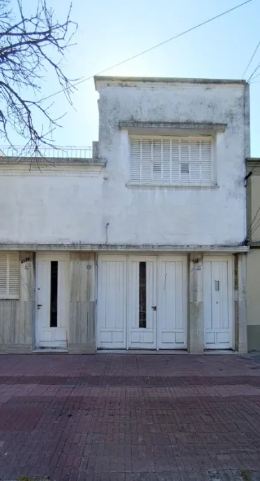 Apartamento tipo casa com 2 dormitórios em Lanús Oeste