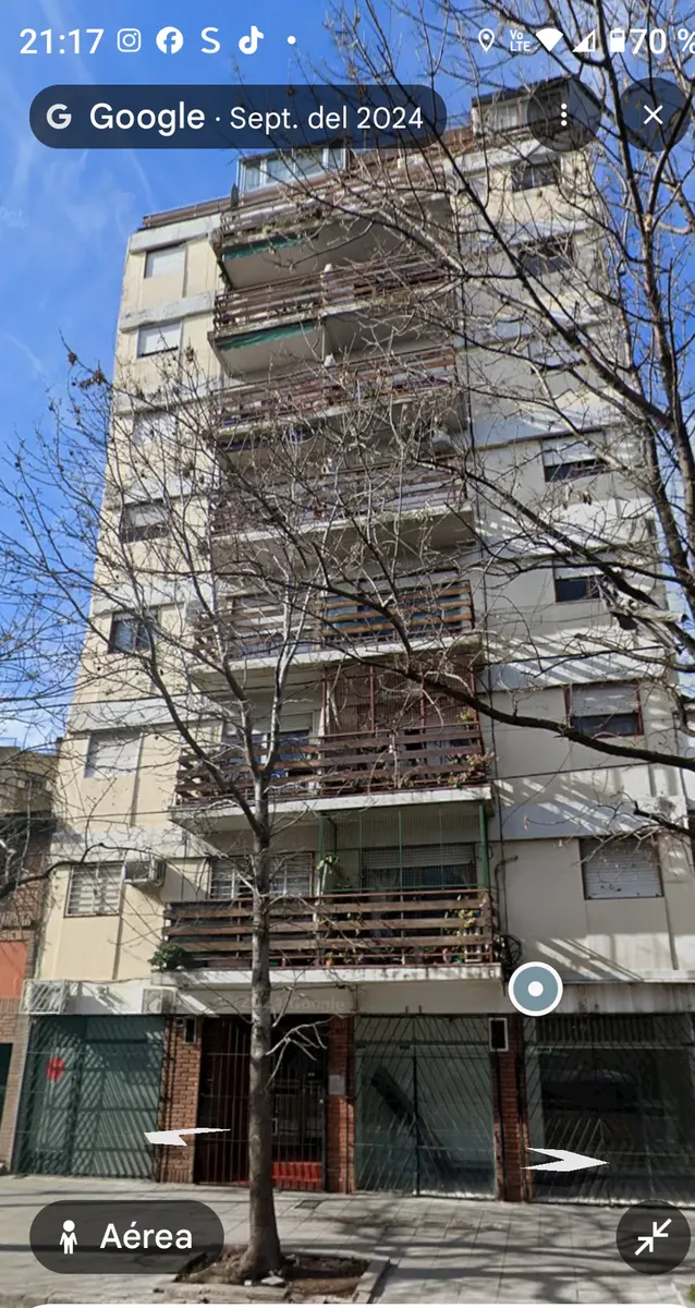 Apartamento de dois ambientes com 1 quarto e varanda de frente em Chacarita