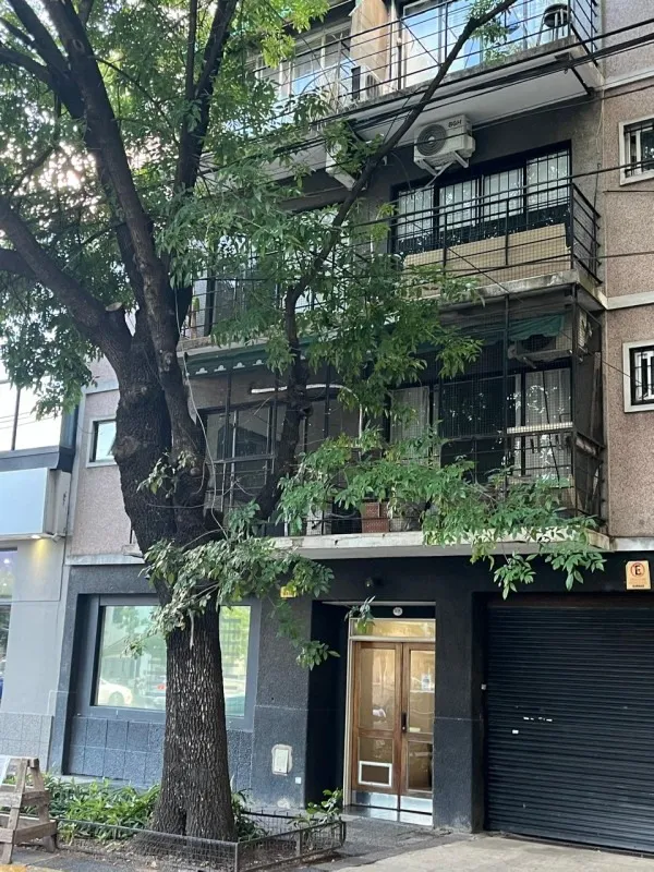 Apartamento meio andar de frente com 2 dormitórios em Villa Devoto