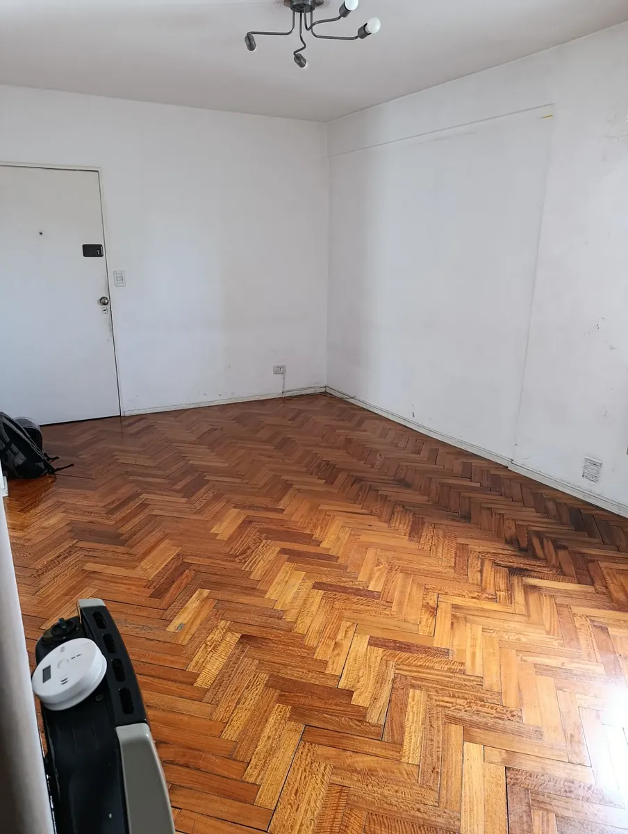 Apartamento de três ambientes com varanda em Caballito