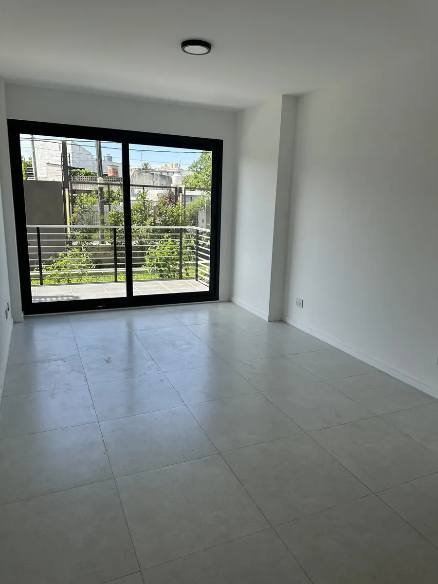 Two-room apartment in Morón with patio in Complejo Vilanova Haedo