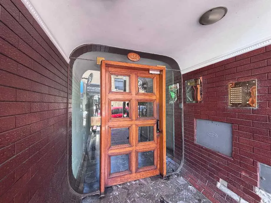 Apartamento de três ambientes com 2 dormitórios em Lanús Este para alugar