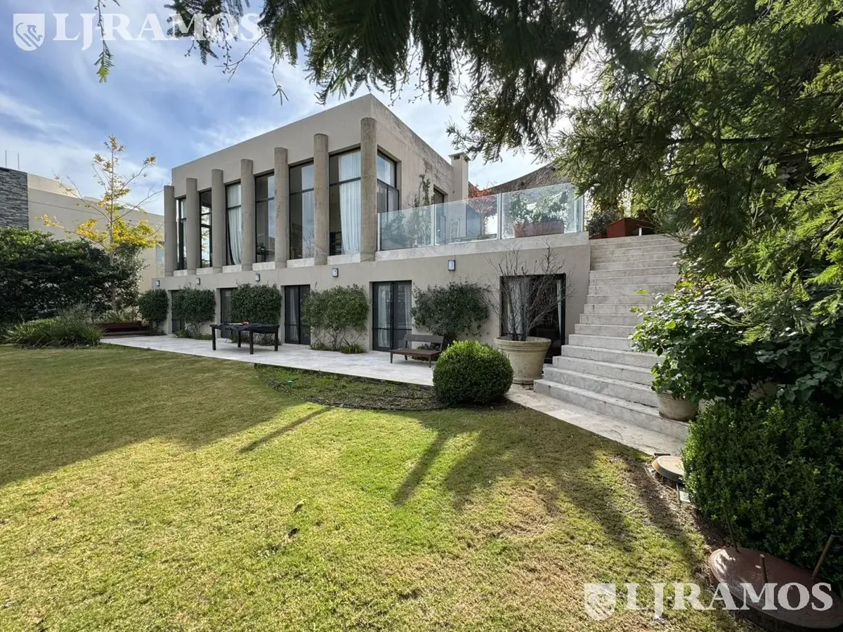 Four-bedroom house in El Golf, Tigre
