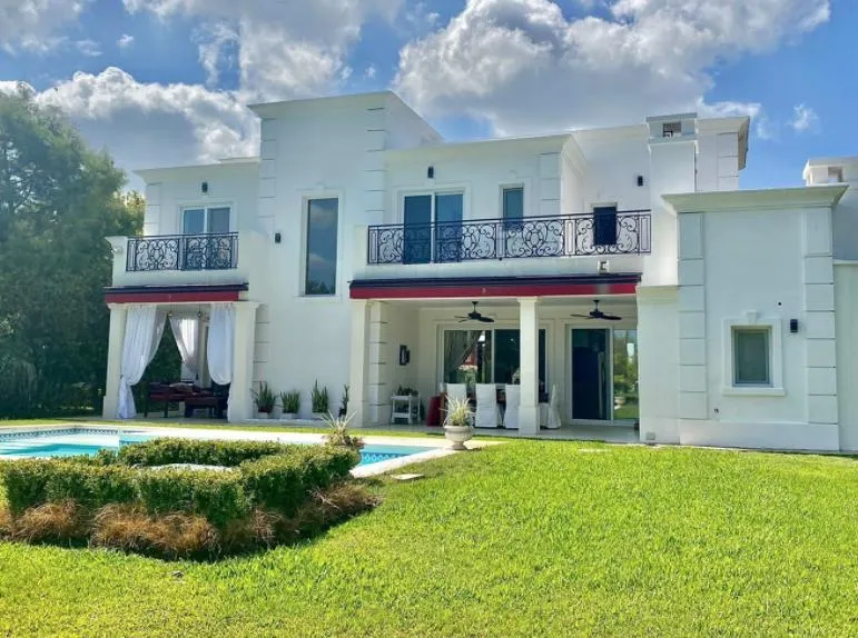 Меблированный дом на 4 спальни в Los Castores, Nordelta