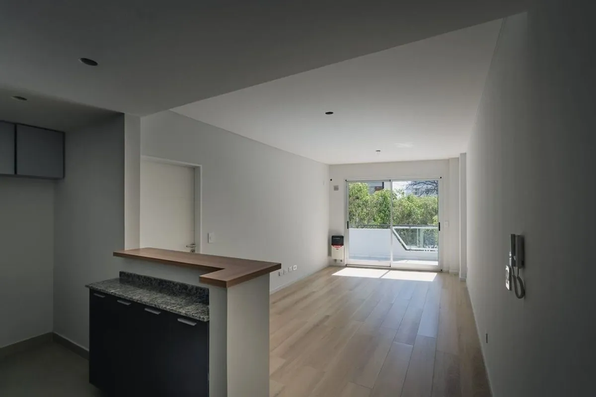 Новая двухкомнатная квартира с балконом в Villa Urquiza