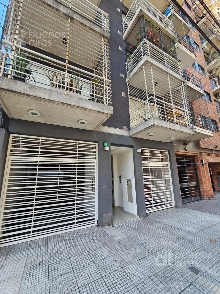 Kitnet com varanda de frente em Palermo