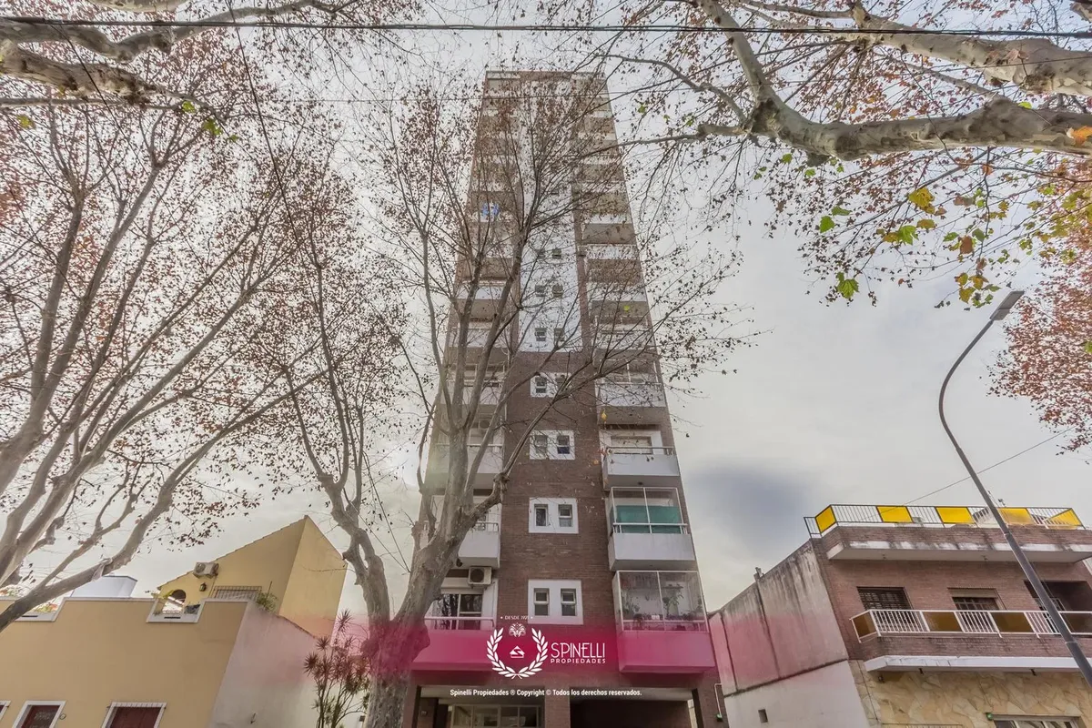 Departamento de 3 ambientes con cochera cubierta fija en Villa Luro