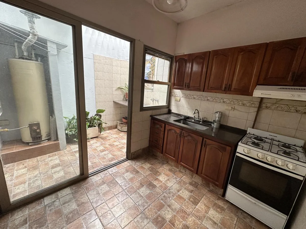 PH térreo de dois ambientes com pátio em Villa Devoto