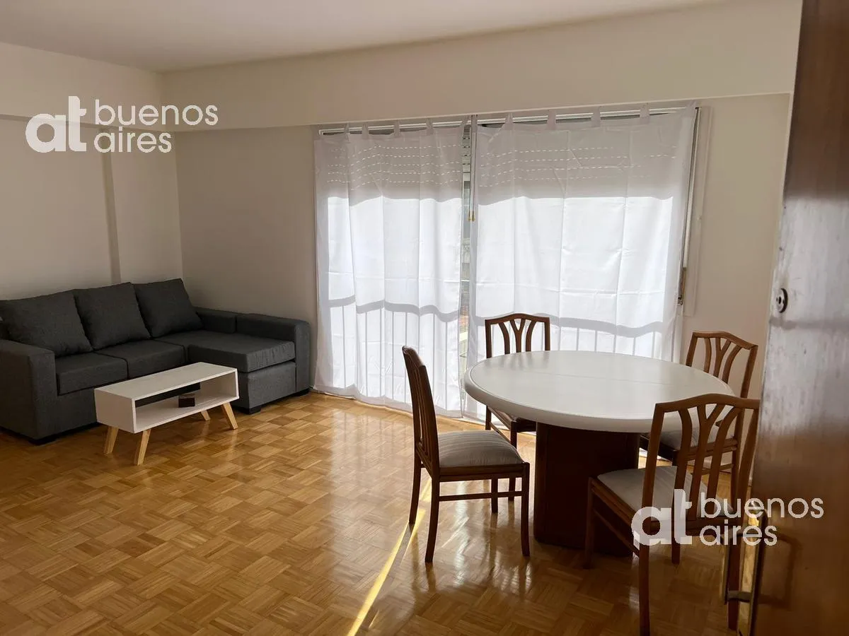Furnished two-bedroom apartment with French balcony in Flores